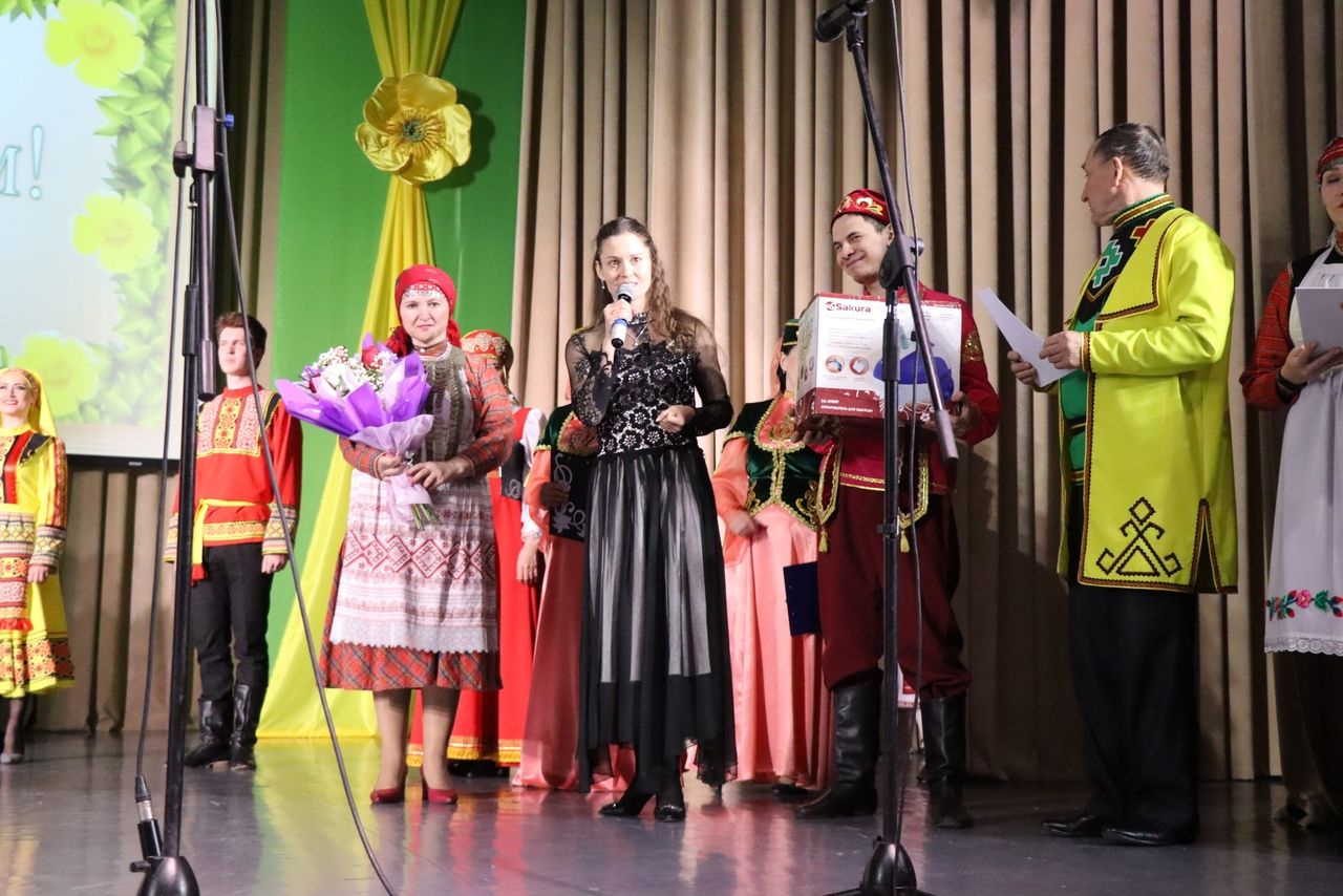 В Менделеевске отметили 20-летие ансамбля удмуртской песни «Купанча»
