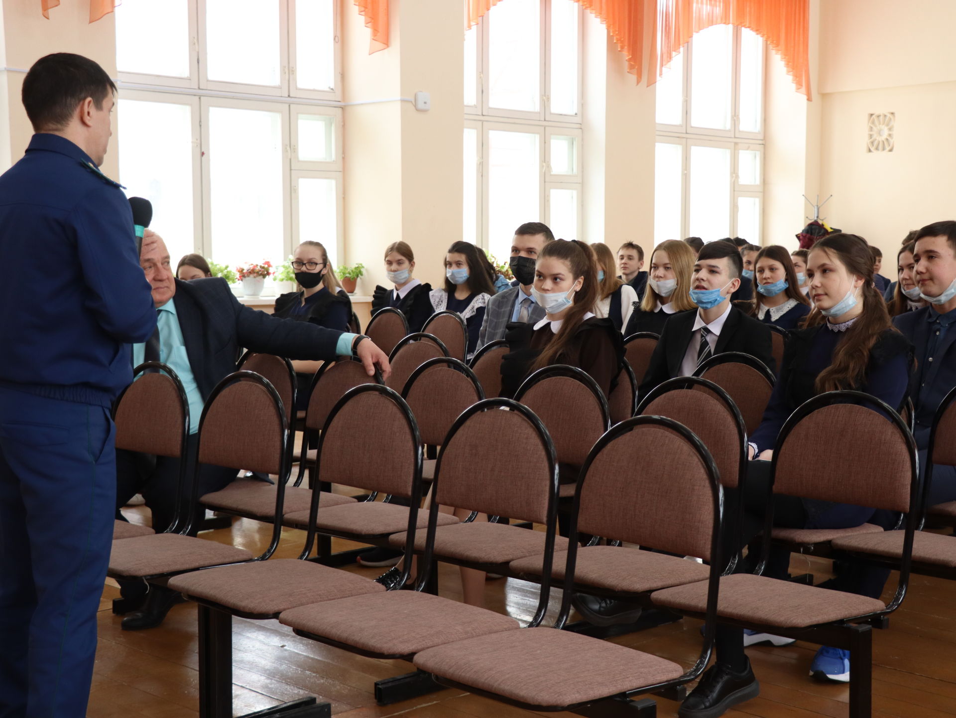 В Менделеевске состоялась встреча прокурора района со старшеклассниками