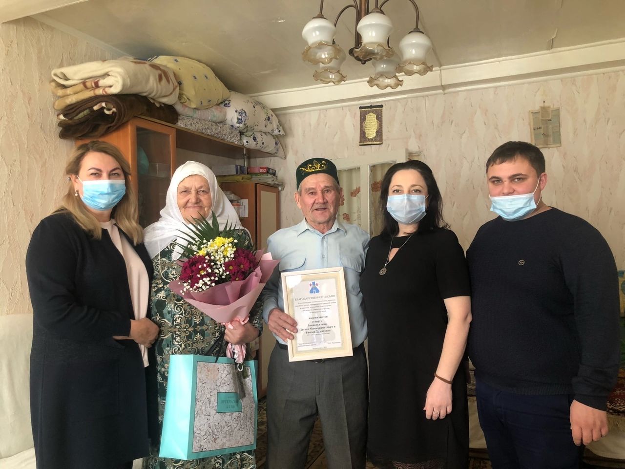 Семью Зиннатуллиных из Бизяков поздравили с 55-летием совместной жизни