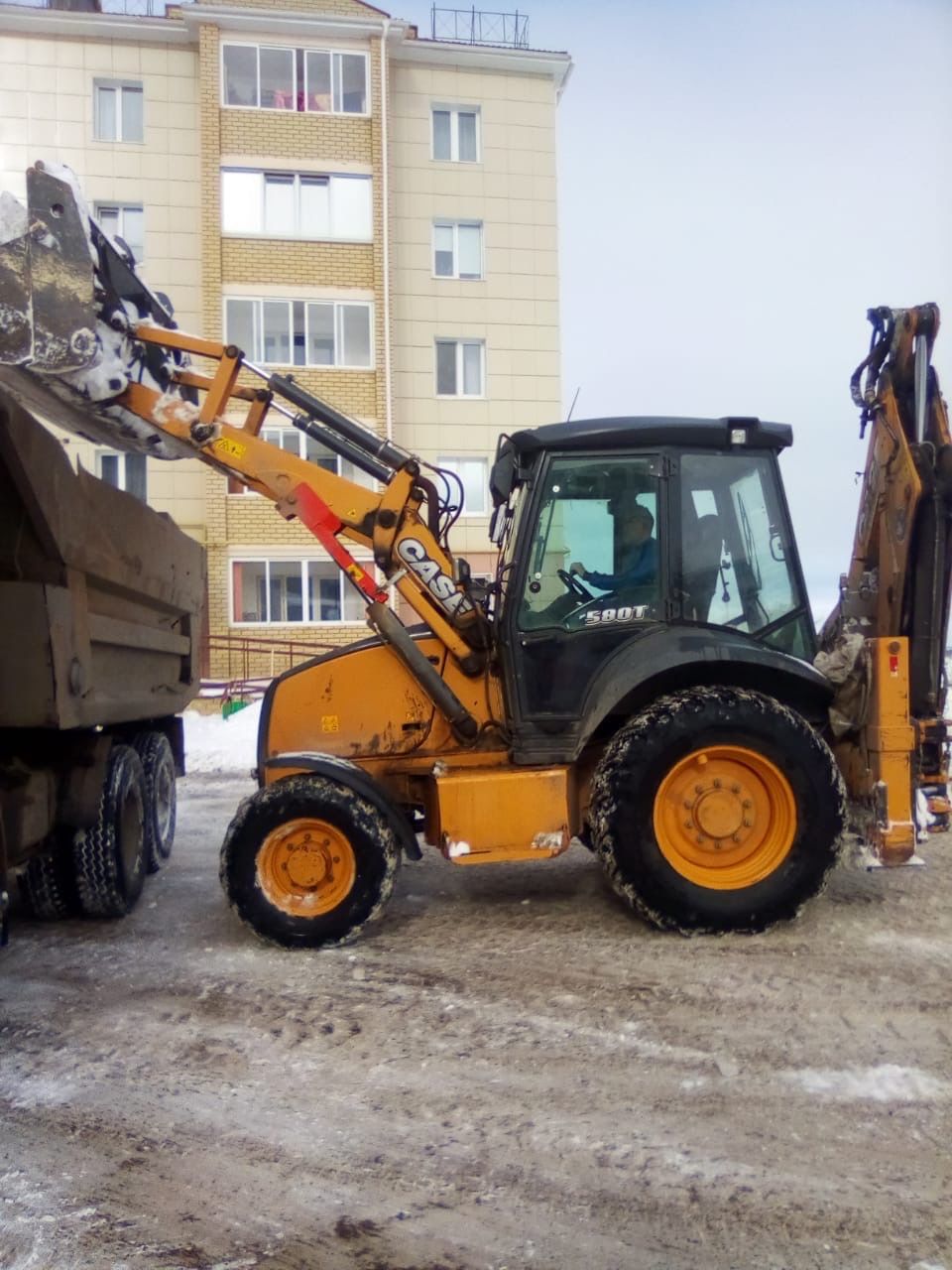 В штатном режиме решаются задачи с уборкой снега во дворах Менделеевска