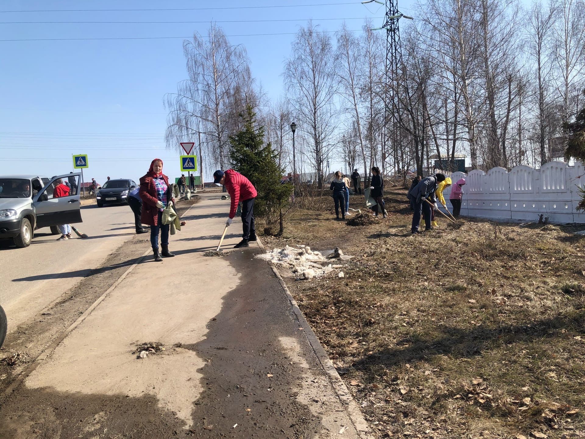 В Менделеевске стартовали средники и субботники по очистке территорий
