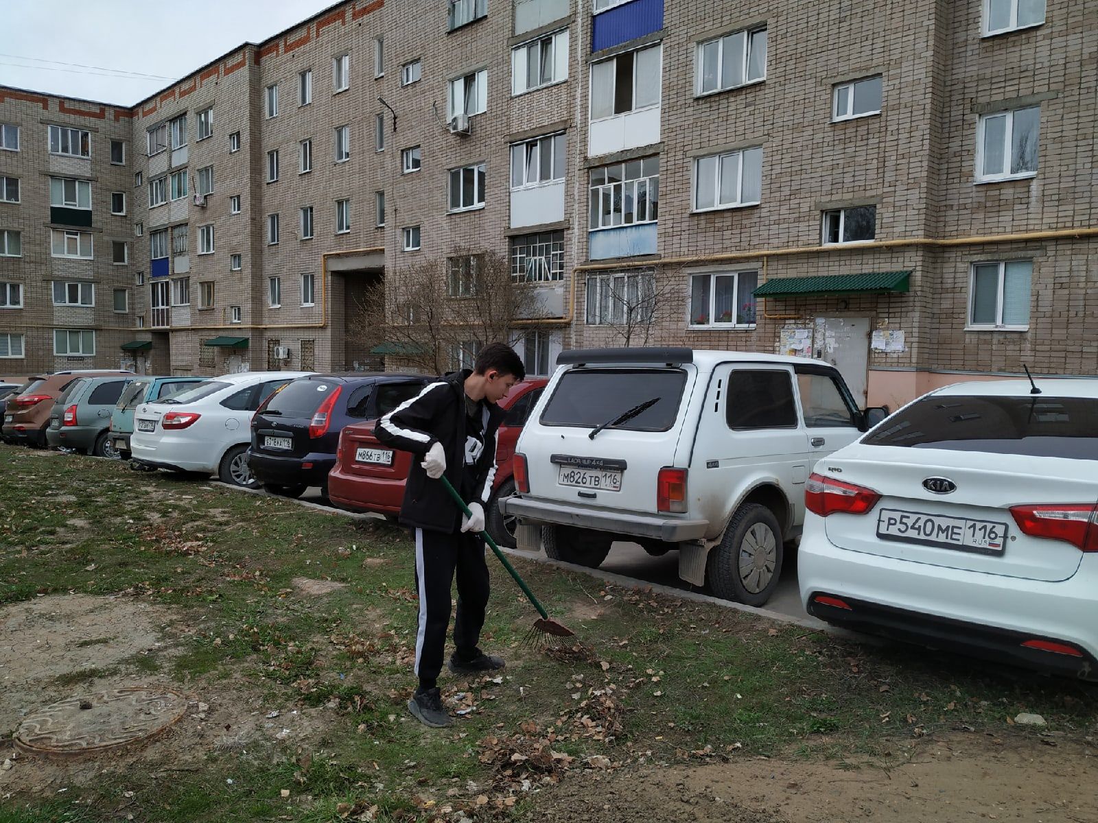 Эстафету акции «Чистый двор» переняли жители домов по улице Фомина