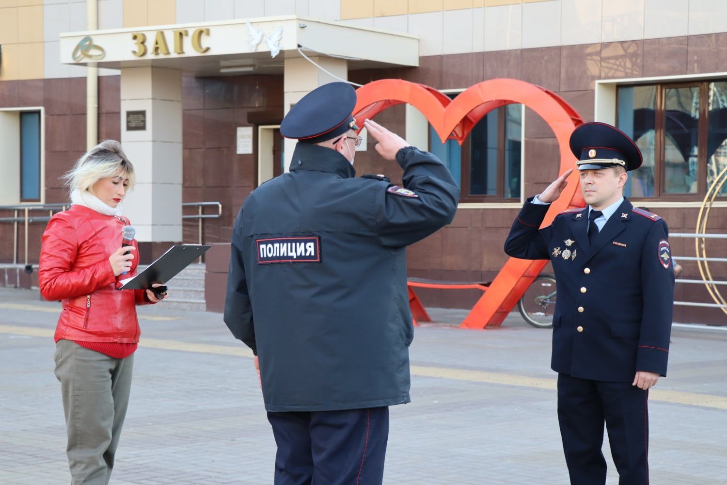 В Менделеевске вручили удостоверения членам Добровольной народной дружины