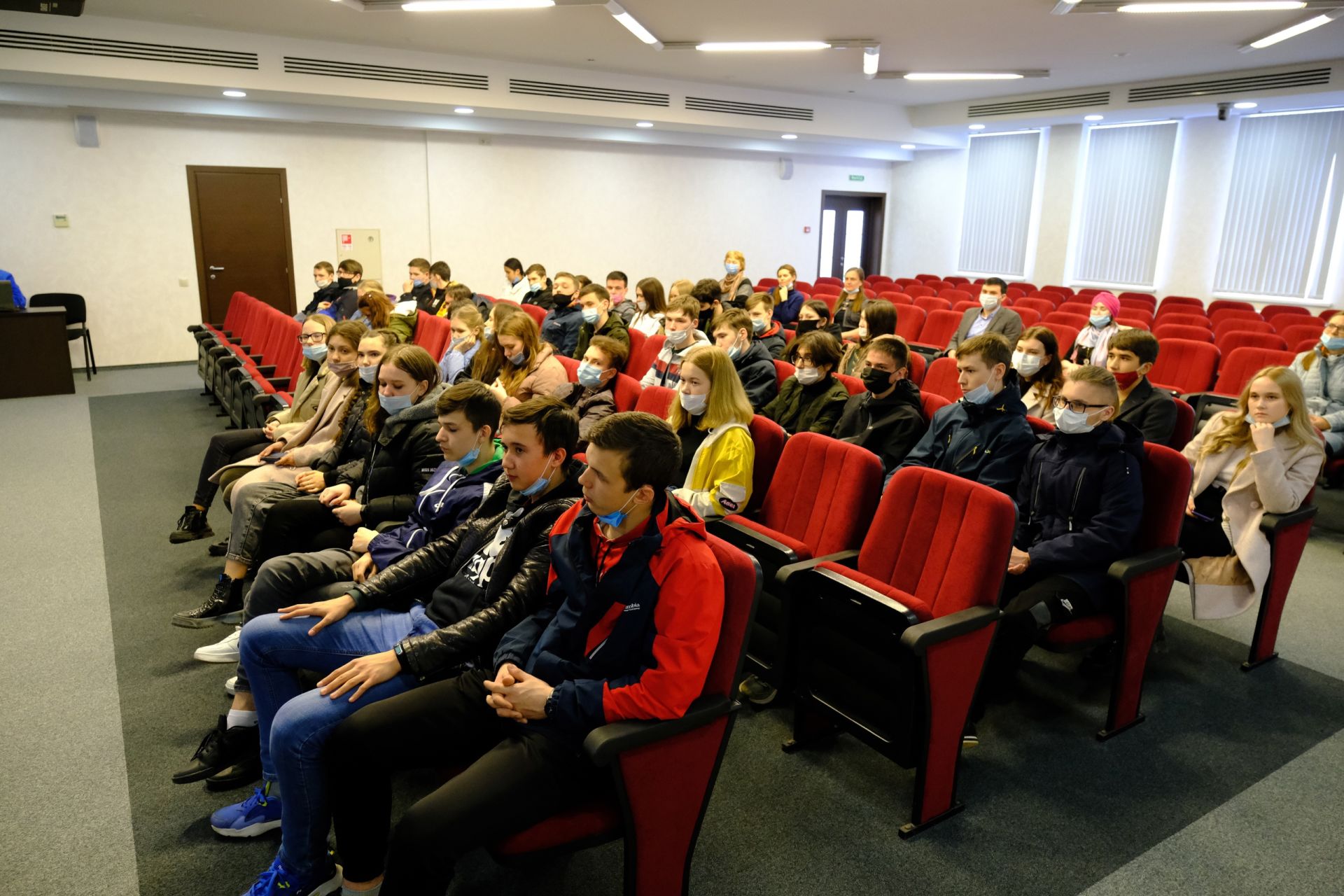 Менделеевские школьники побывали на экскурсии на АО «Аммоний»