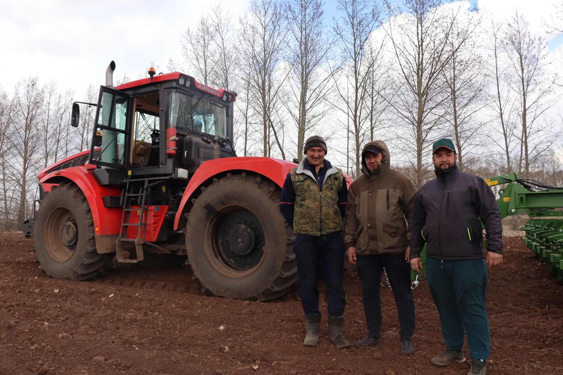 Аграрии Менделеевского района заняты весенне-полевыми работами