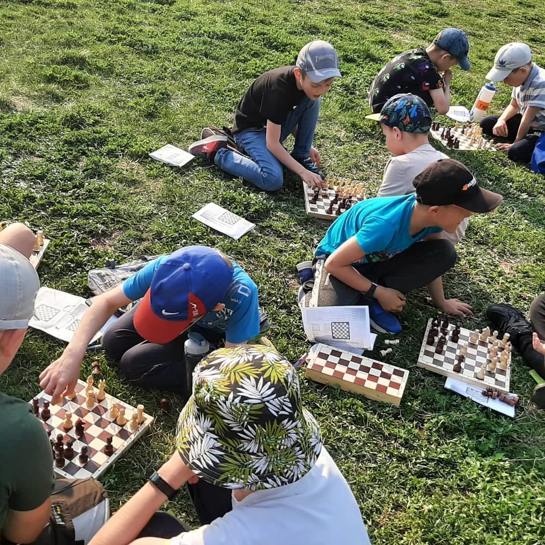 Шахматный клуб «Гамбит» провёл игру на свежем воздухе