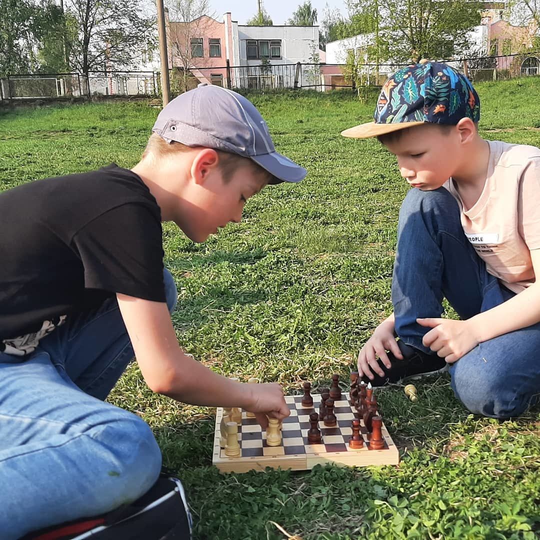 Шахматный клуб «Гамбит» провёл игру на свежем воздухе