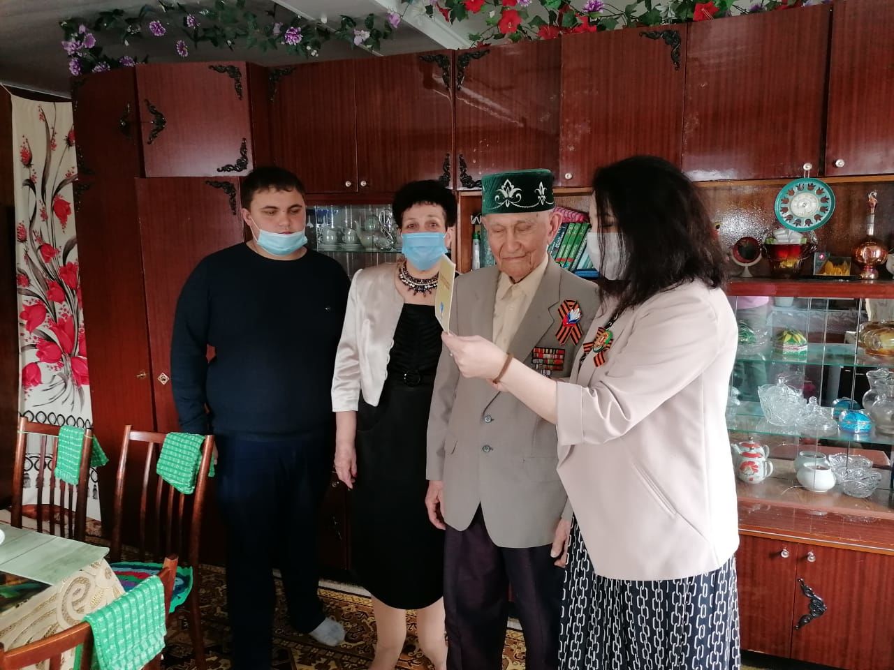 Представители исполкома города поздравили ветерана из села Бизяки с днем рождения