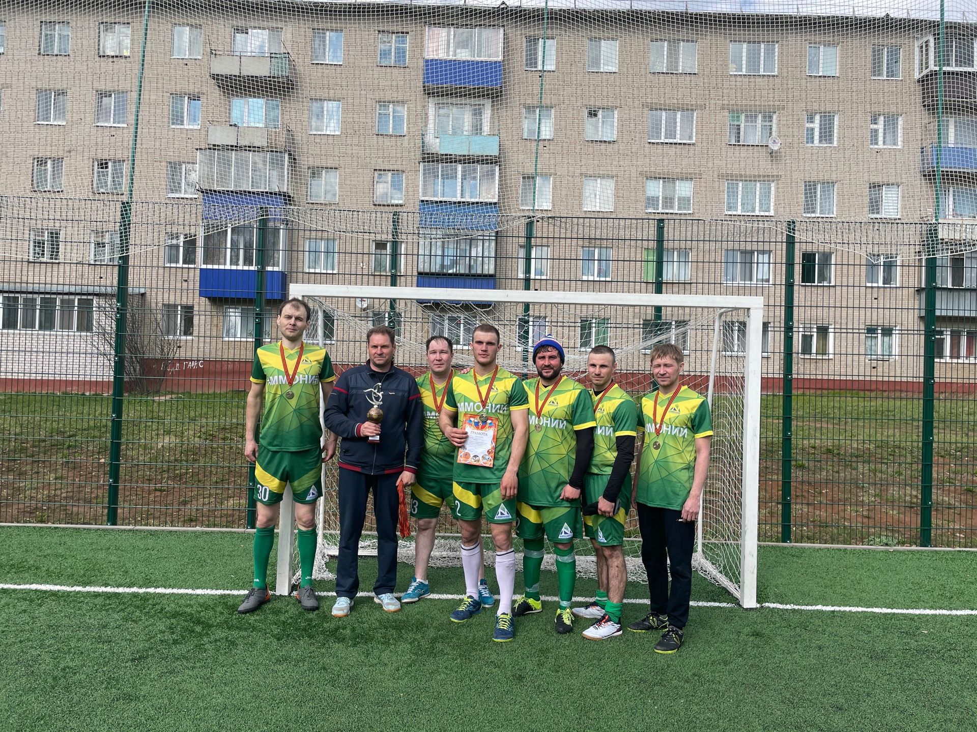 Чемпионат по мини-футболу в честь 76-летия Победы провели в Менделеевске