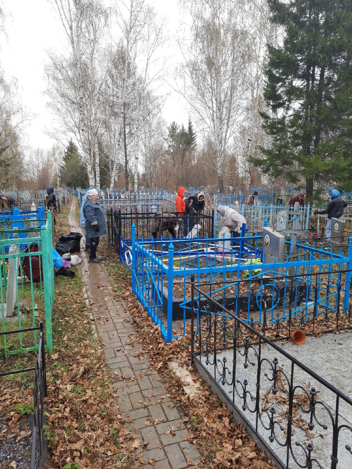 В Менделеевске привели в порядок могилы героев Советского Союза