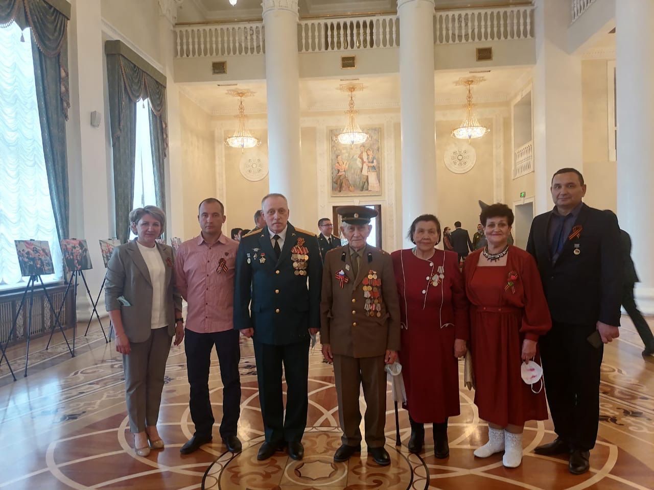 Президент Татарстана Рустам Минниханов поздравил ветеранов с Днём Победы