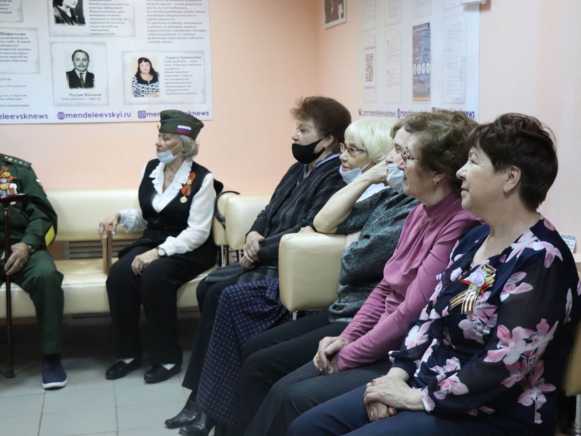 Альфия Когогина выписала «Менделеевские новости» в подарок ветеранам педагогического труда