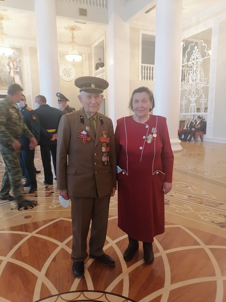 Президент Татарстана Рустам Минниханов поздравил ветеранов с Днём Победы