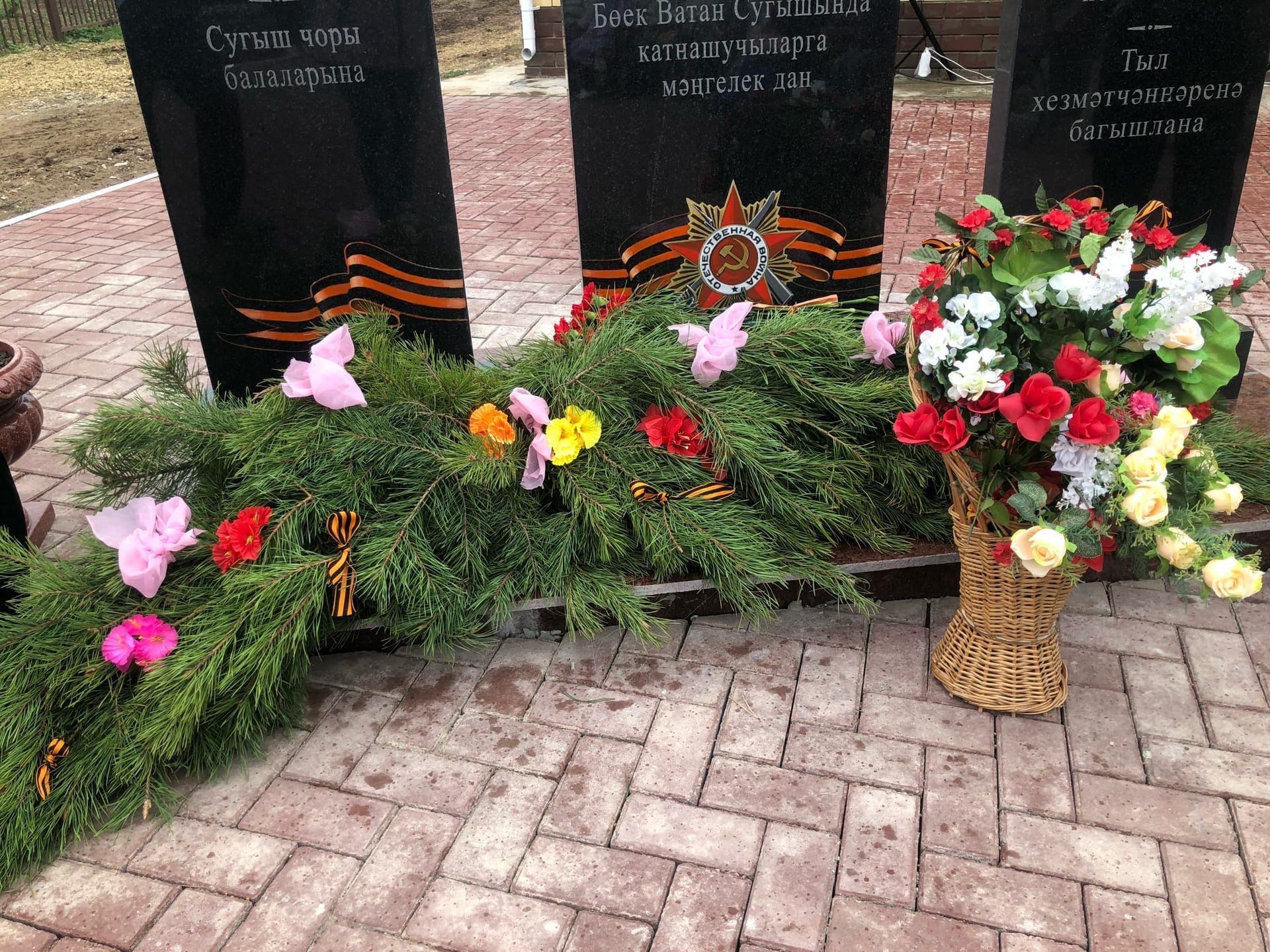 В деревне Тураево открыли памятник участникам войны, труженикам тыла и детям войны