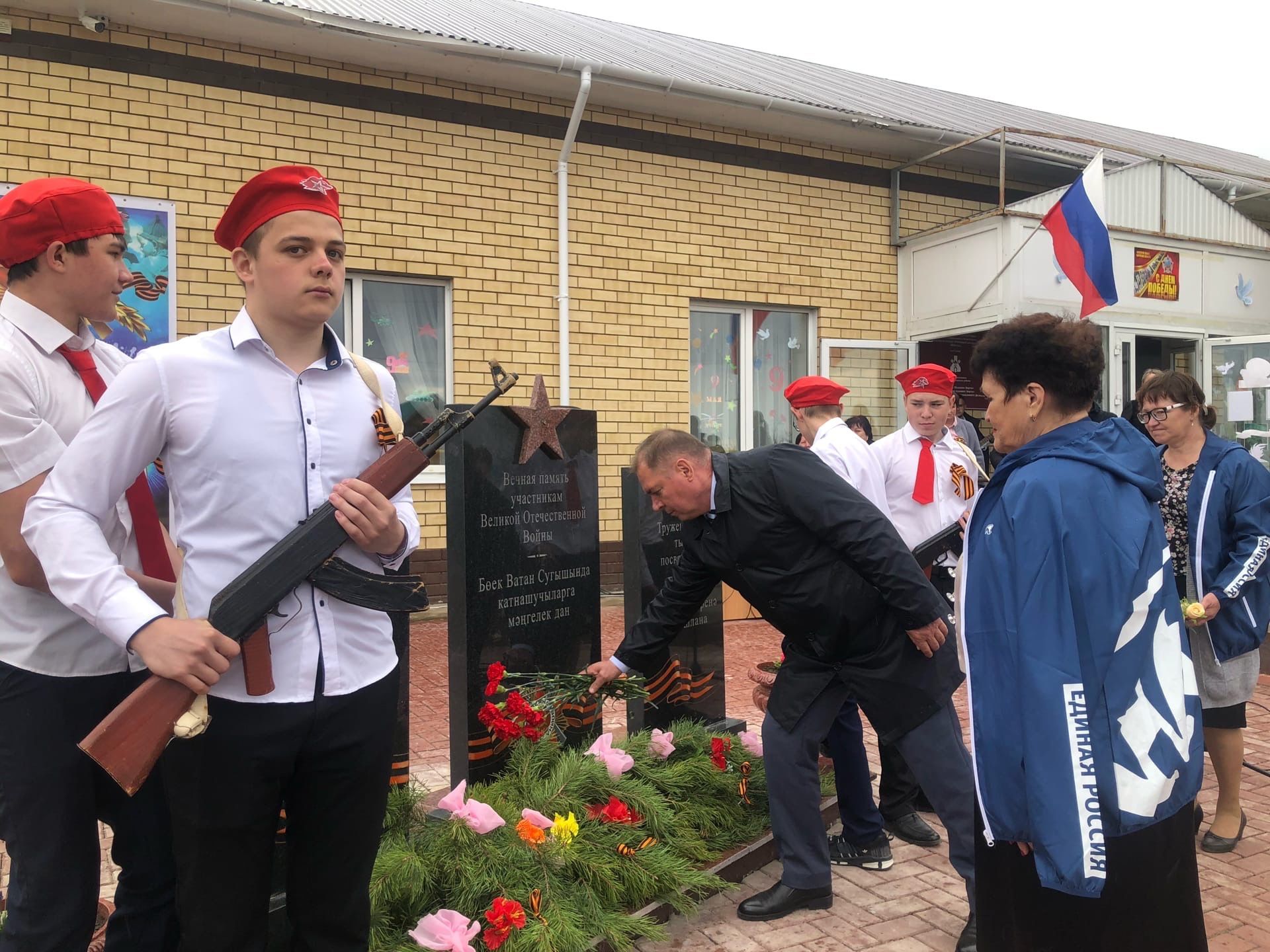 В деревне Тураево открыли памятник участникам войны, труженикам тыла и детям войны