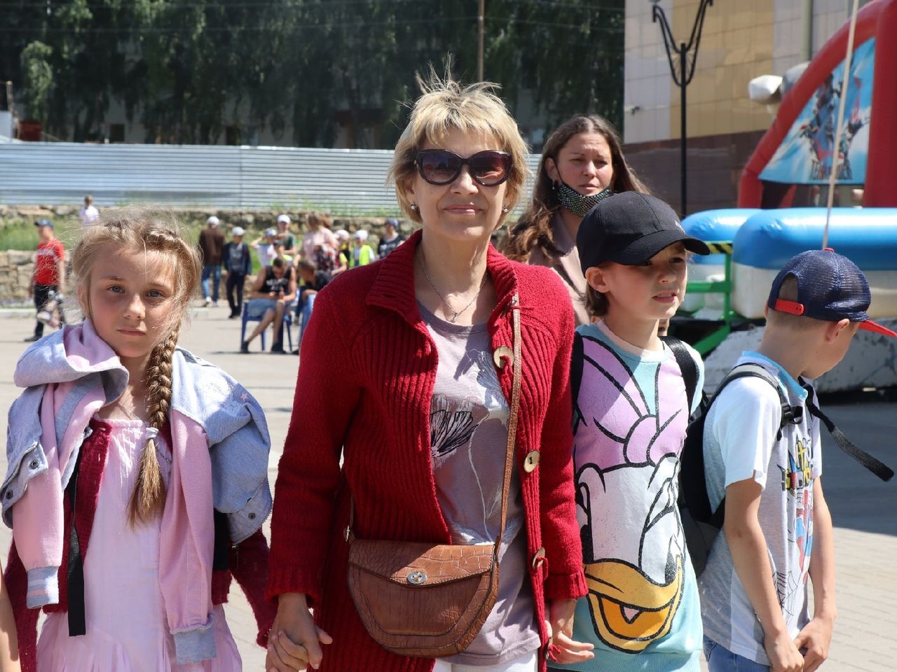 Юные менделеевцы стали участниками акции «Российский триколор»