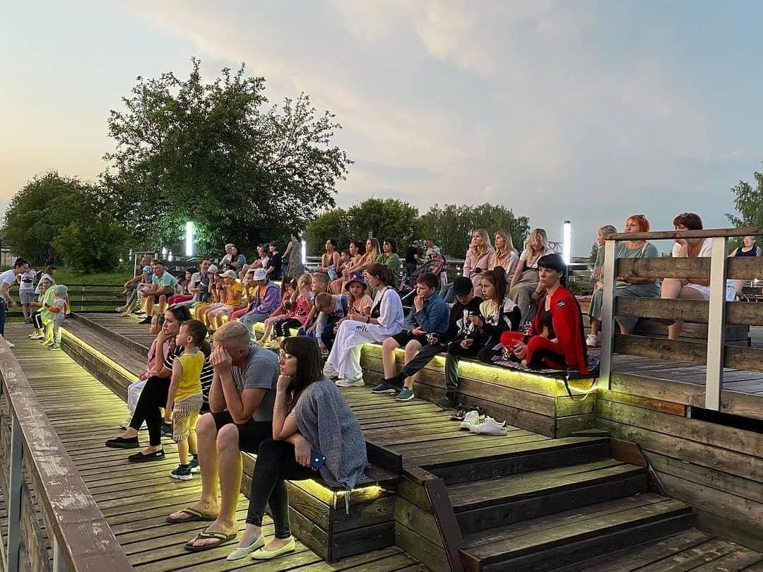 Менделеевцы посмотрели фильм «Спасти Ленинград» в парке Ушковские острова