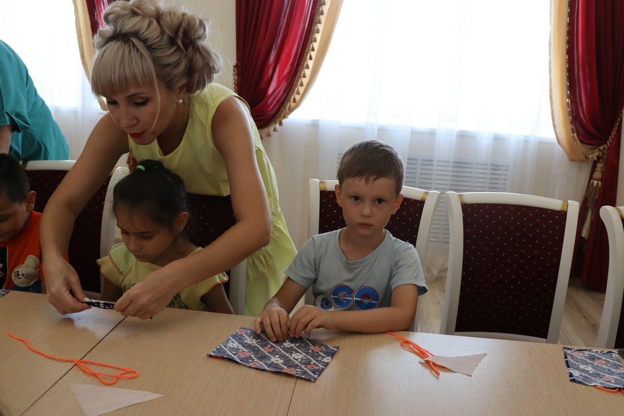 В Менделеевске прошел мастер-класс по изготовлению семейных оберегов