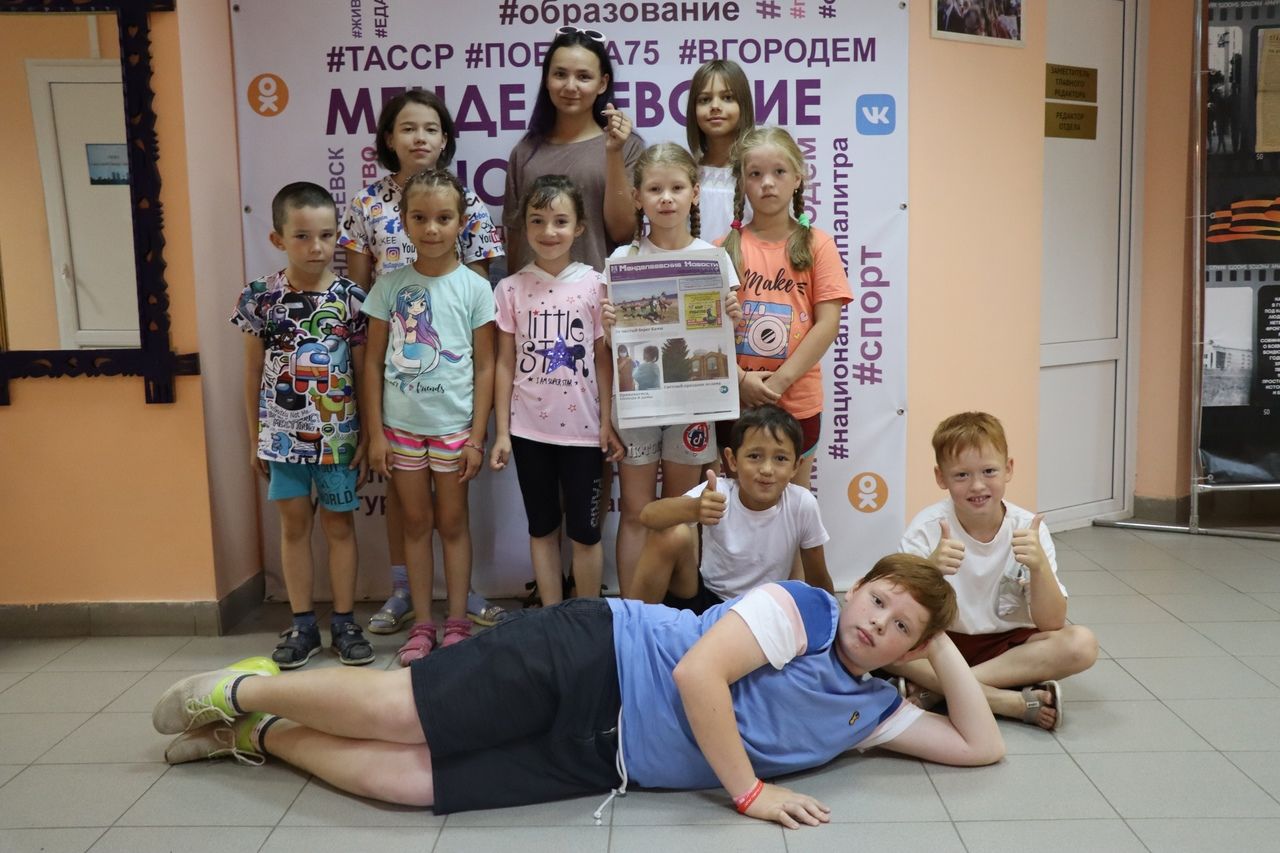 Дети из лагеря «SUPER Поколение» пришли с экскурсией в «Менделеевские новости»