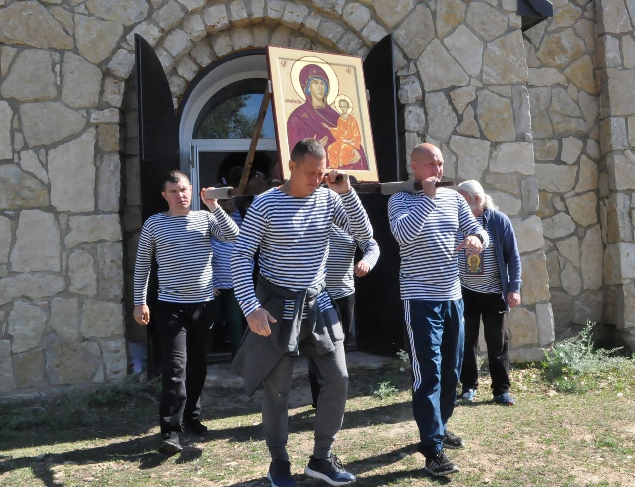 В Менделеевск доставили Смоленскую икону Богородицы