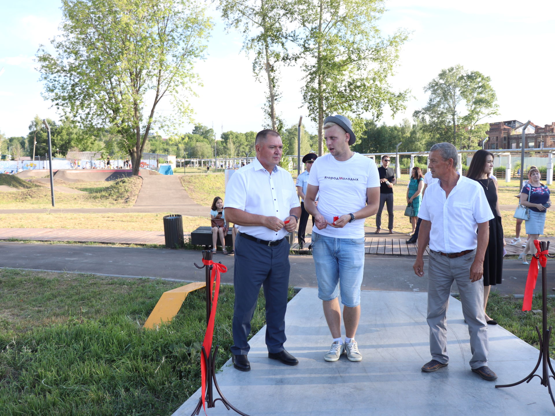 Автозвук, забег в ползунках, фестиваль брейк-данса, граффити, турнир СУ-е-фа и краски холи