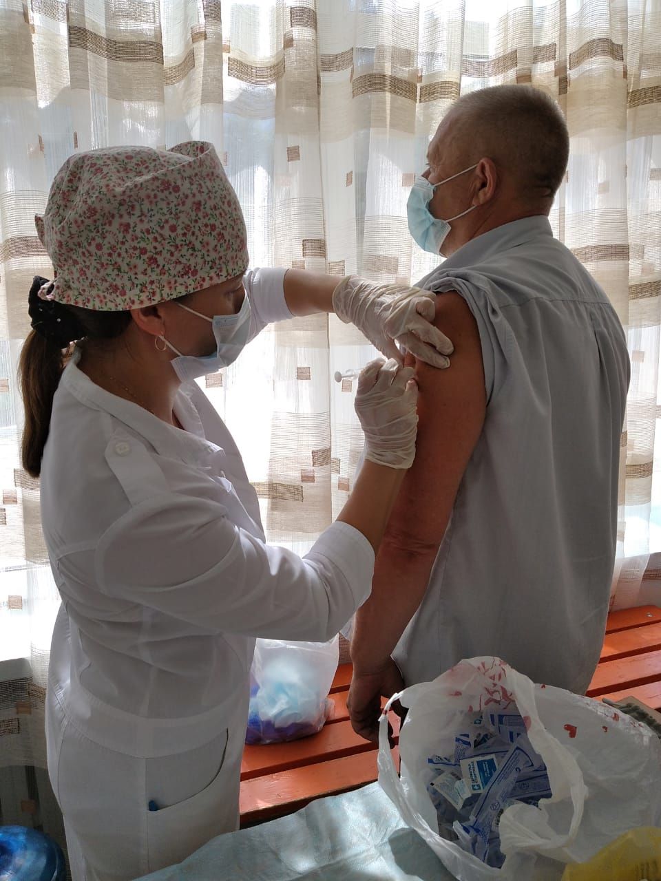 Жители ТОС «Альфа» сделали вторую прививку от коронавируса