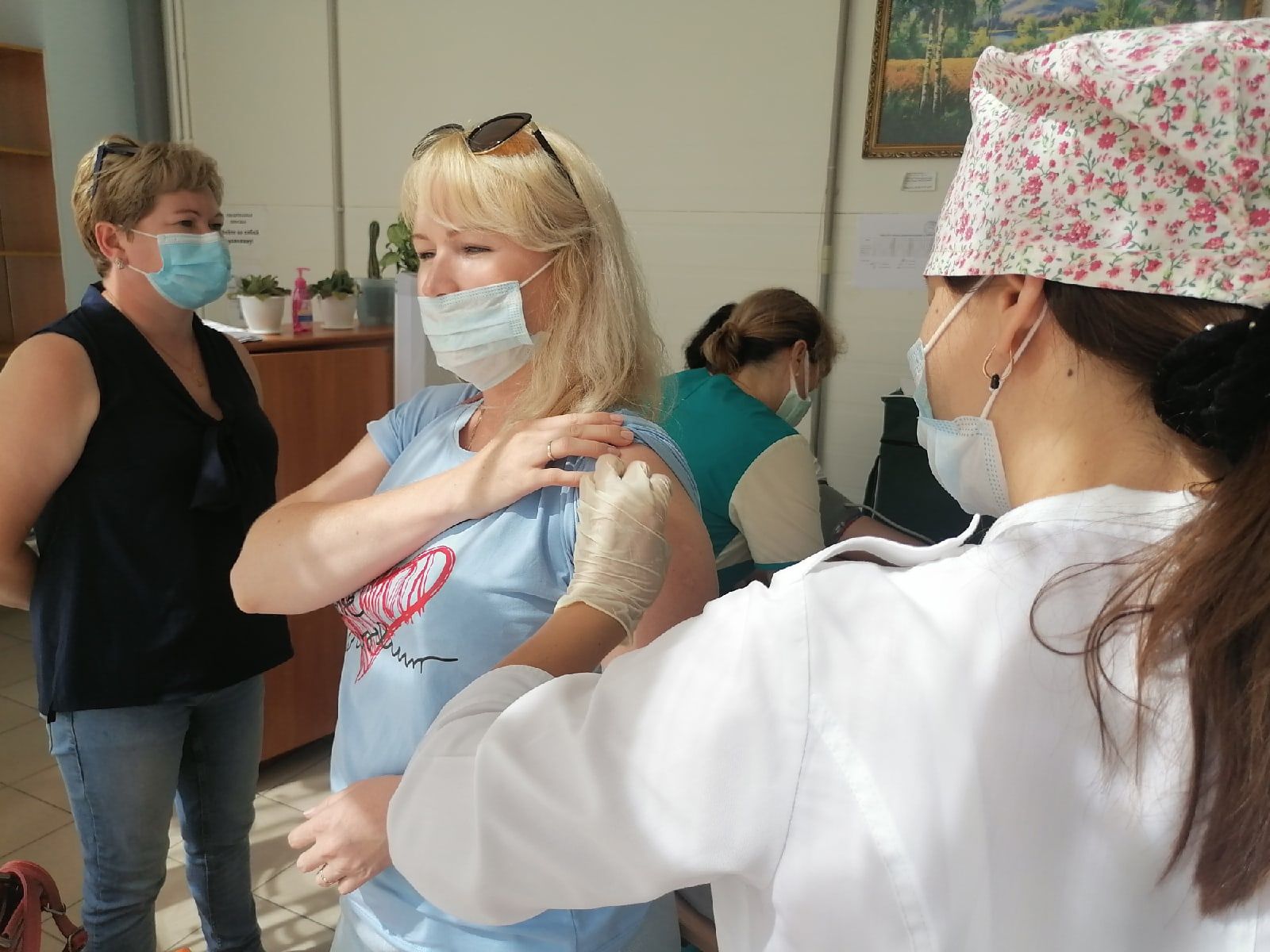 Жители ТОС «Альфа» сделали вторую прививку от коронавируса