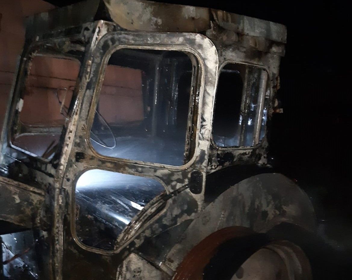В Менделеевском районе сгорел трактор