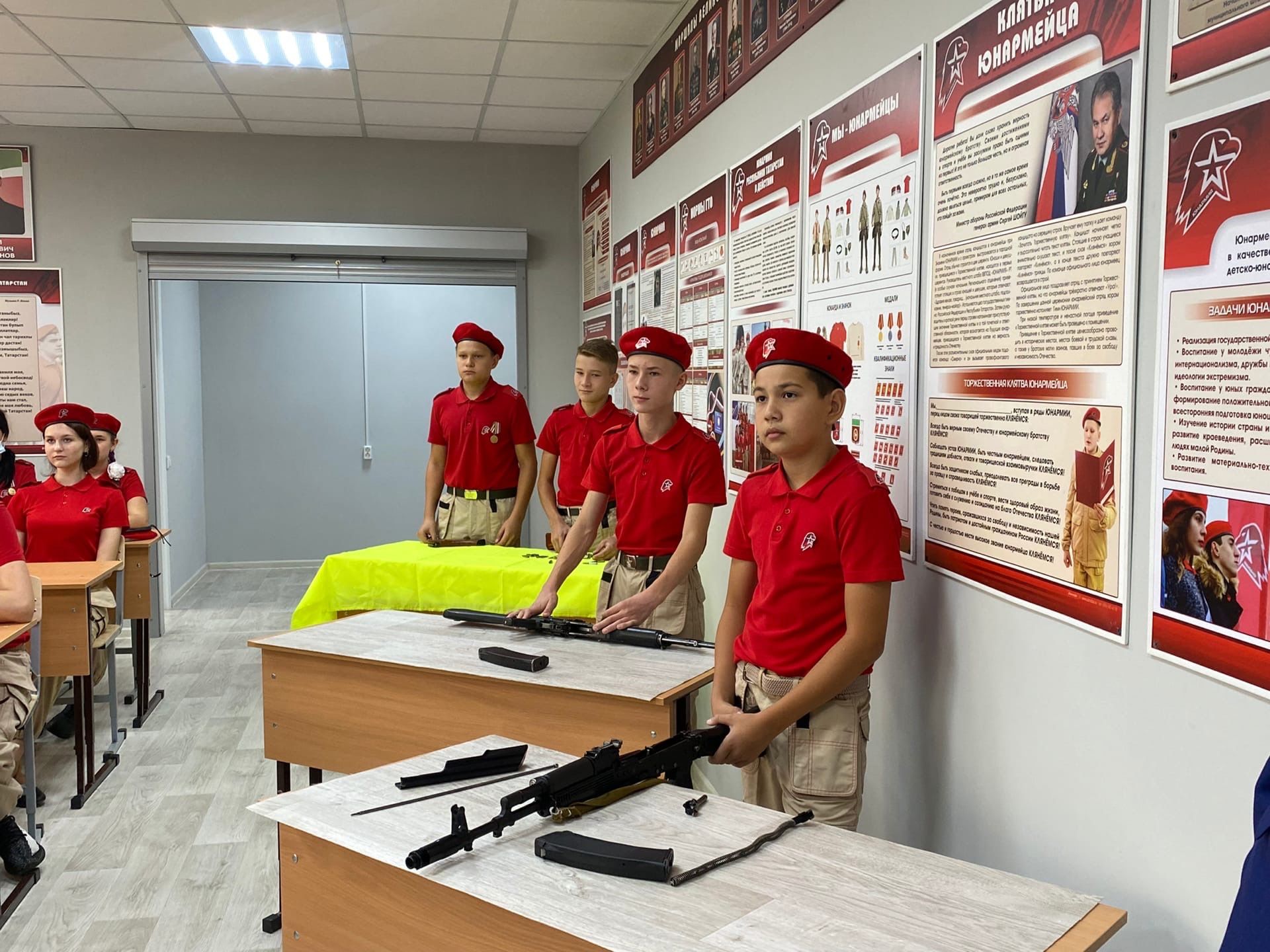 В первой школе Менделеевска обучаются 50 юнармейцев