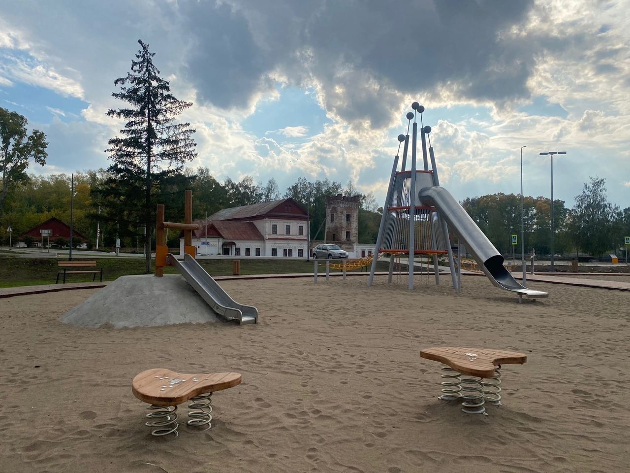 В Менделеевске продолжается благоустройство парка «Ушковские острова» 