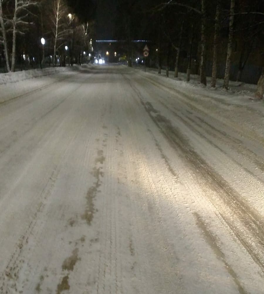 Коммунальные службы продолжают расчищать улицы от снега