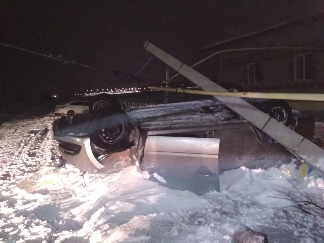 Пьяный водитель снёс столб в Менделеевске
