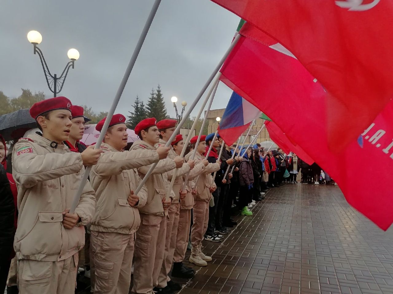 Биш тонна гуманитар йөк төялгән машина Менделеевскидан Лисичанскига юнәлде