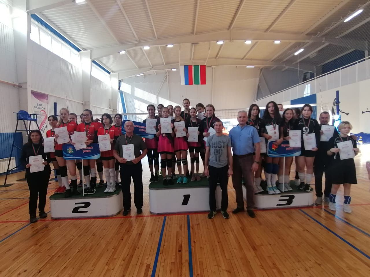Сборная Менделеевска по волейболу взяла первое место в Первенстве РТ