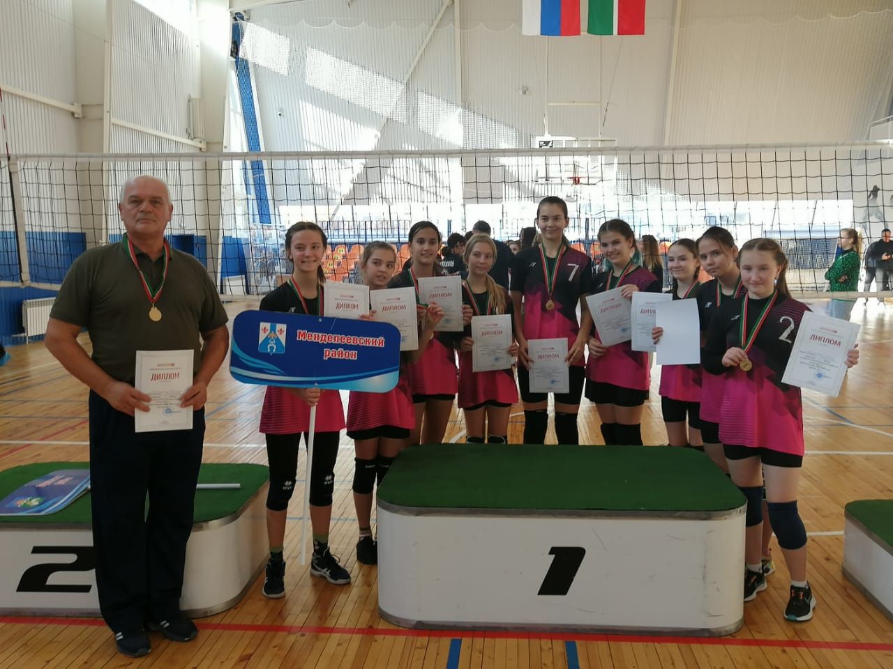 Сборная Менделеевска по волейболу взяла первое место в Первенстве РТ
