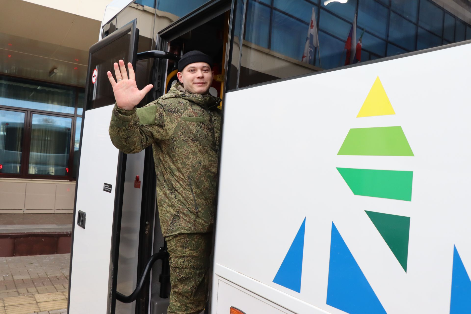 Радмир Беляев: «Возвращайтесь живыми-здоровыми и с победой! Мы будем ждать вас!»