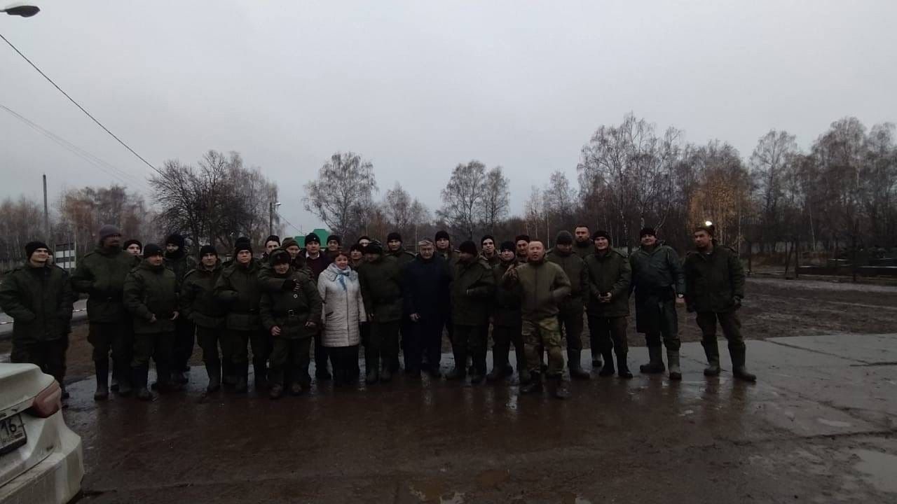 Делегация Менделеевского района побывала на полигоне танкового училища
