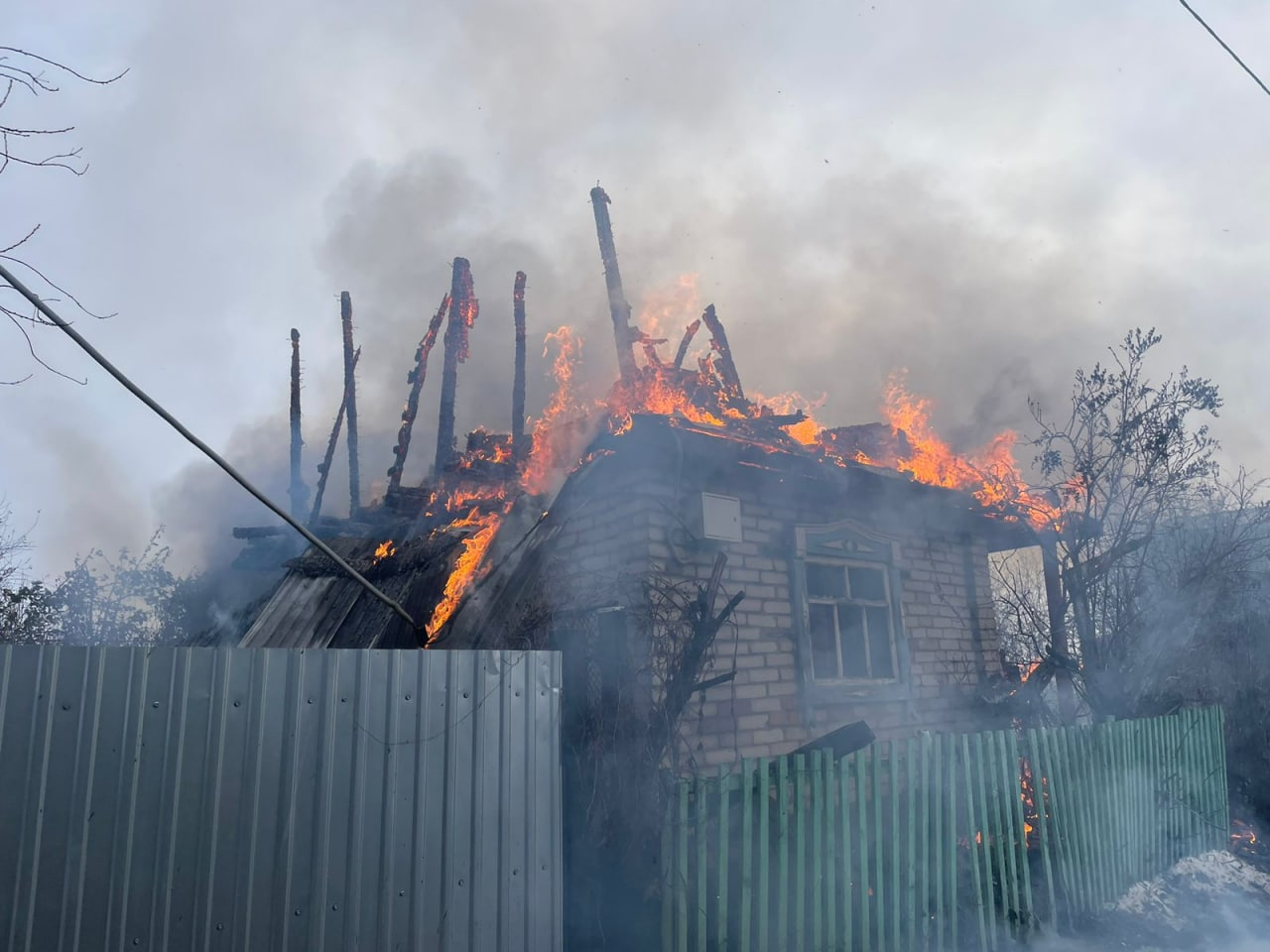В Набережных Челнах из-за обогревателя сгорел дом