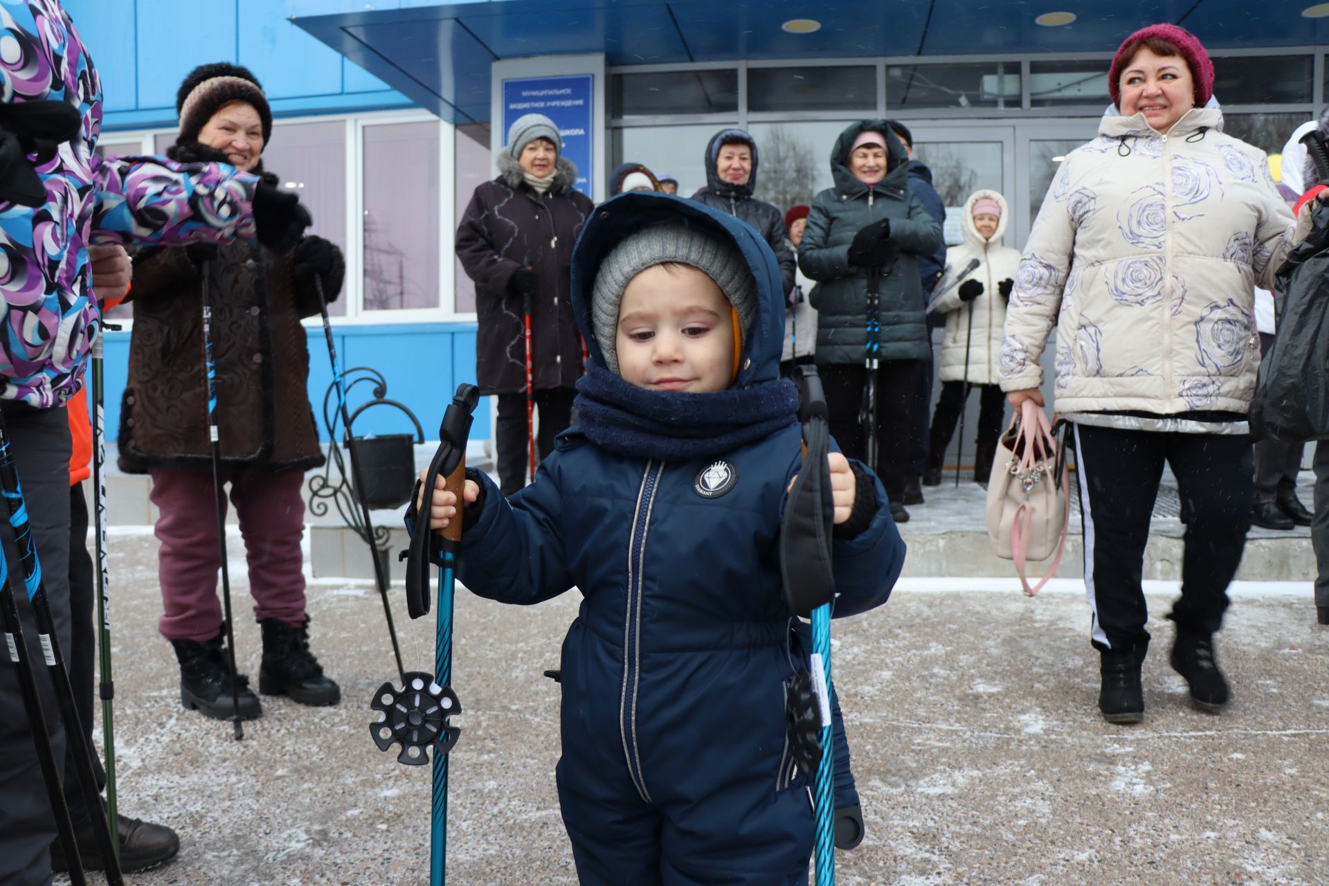 В Менделеевске прошёл первый районный фестиваль по скандинавской ходьбе