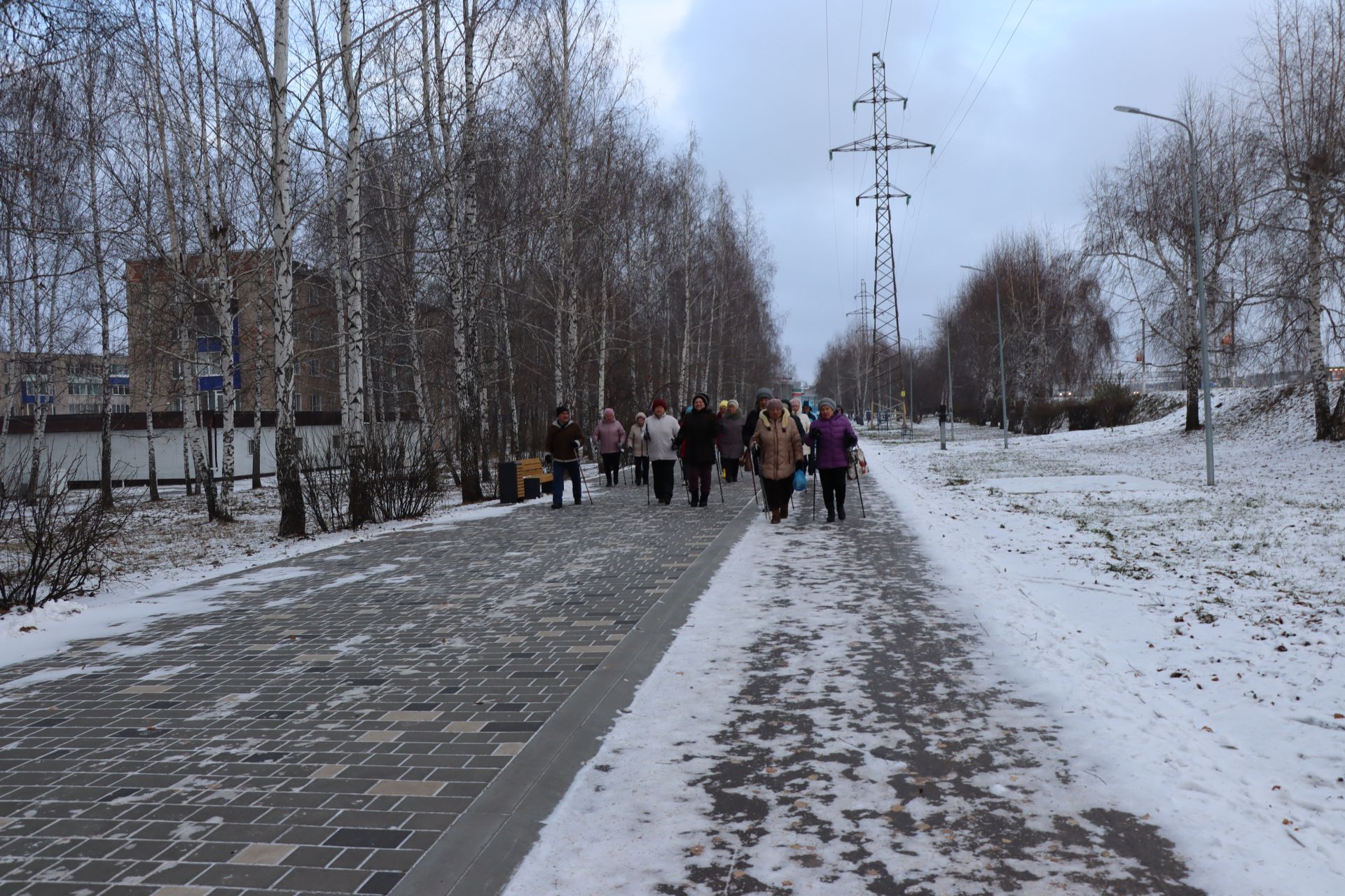 В Менделеевске прошёл первый районный фестиваль по скандинавской ходьбе