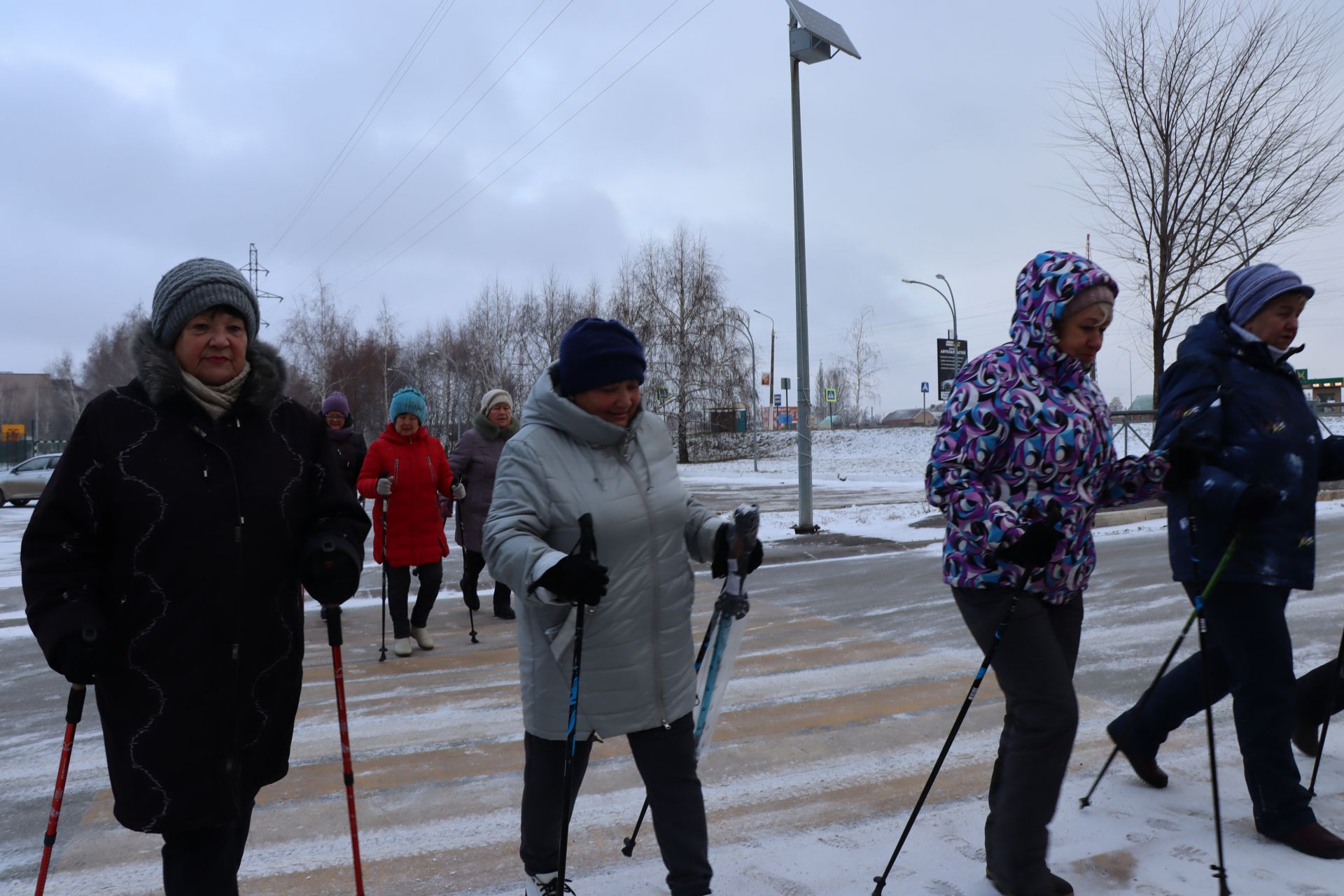 В Менделеевске прошёл первый районный фестиваль по скандинавской ходьбе