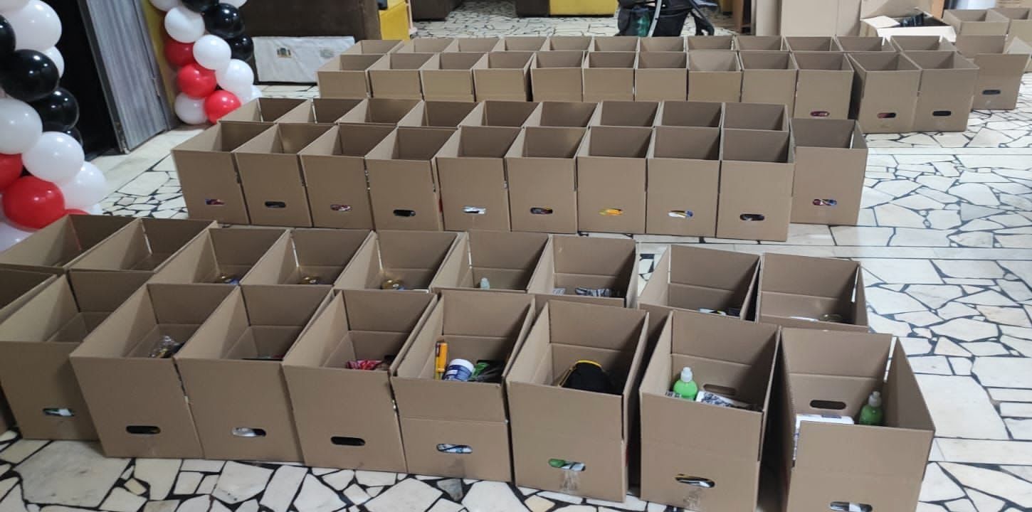 Более 100 коробок гуманитарной помощи отправляется мобилизованным ребятам со сборного пункта МЦ «Яшьлек»