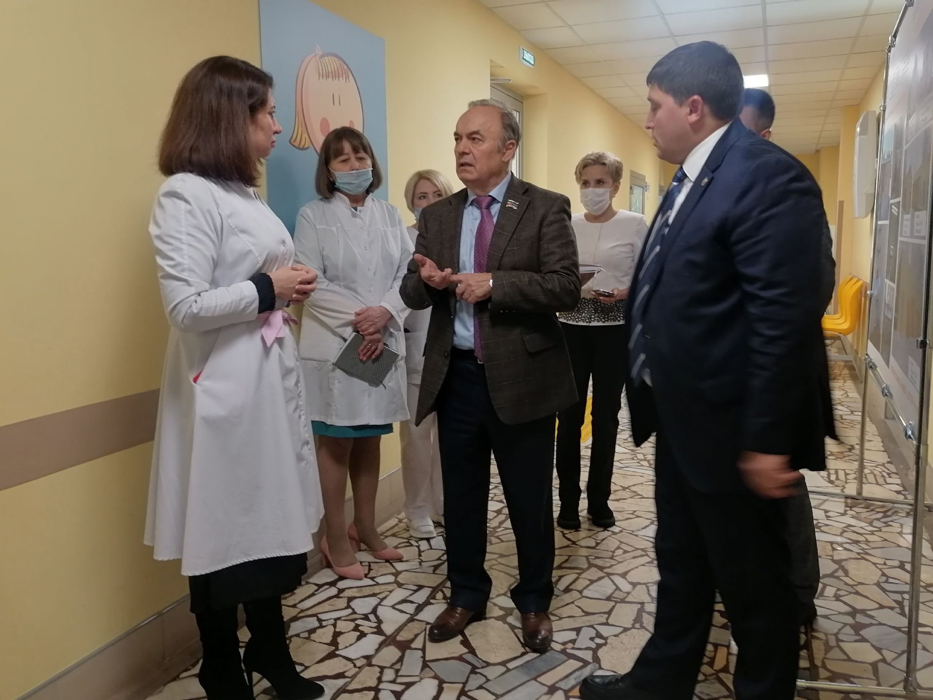 Председатель Ассоциации «Cовет муниципальных образований РТ» в Менделеевске посетил объекты здравоохранения и спорта