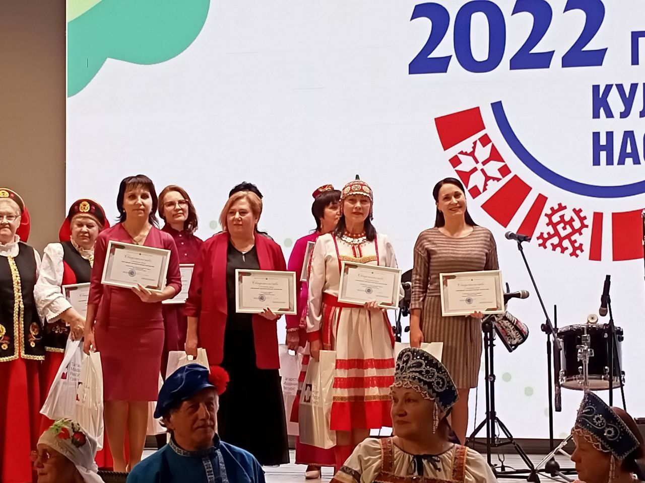 Творческим коллективам Менделеевского района дали почётные звания