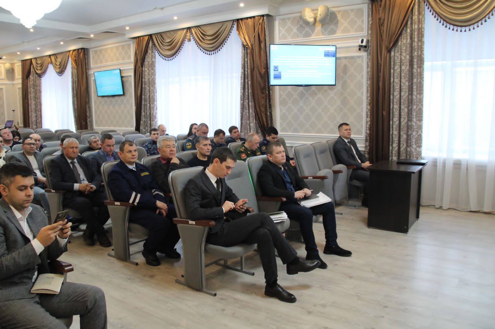 В Менделеевске состоялось заседание комиссии по обеспечению безопасности дорожного движения