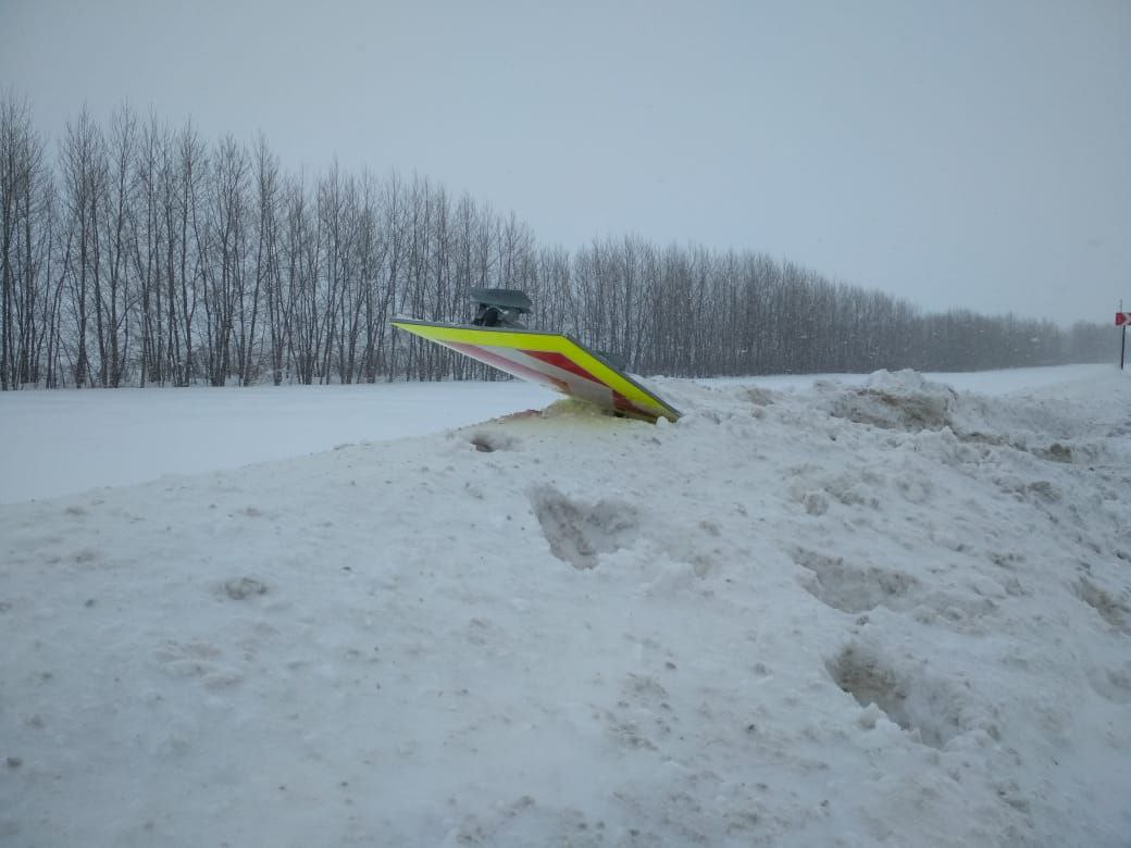 В Менделеевском районе водитель совершил наезд на дорожный знак