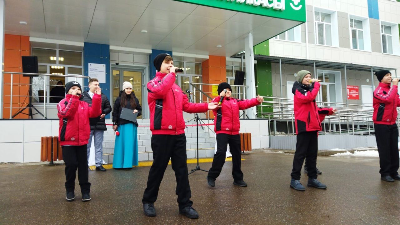 Фәрит Мөхәммәтшин Менделеевск балалар шифаханәсен өй туе белән котлады