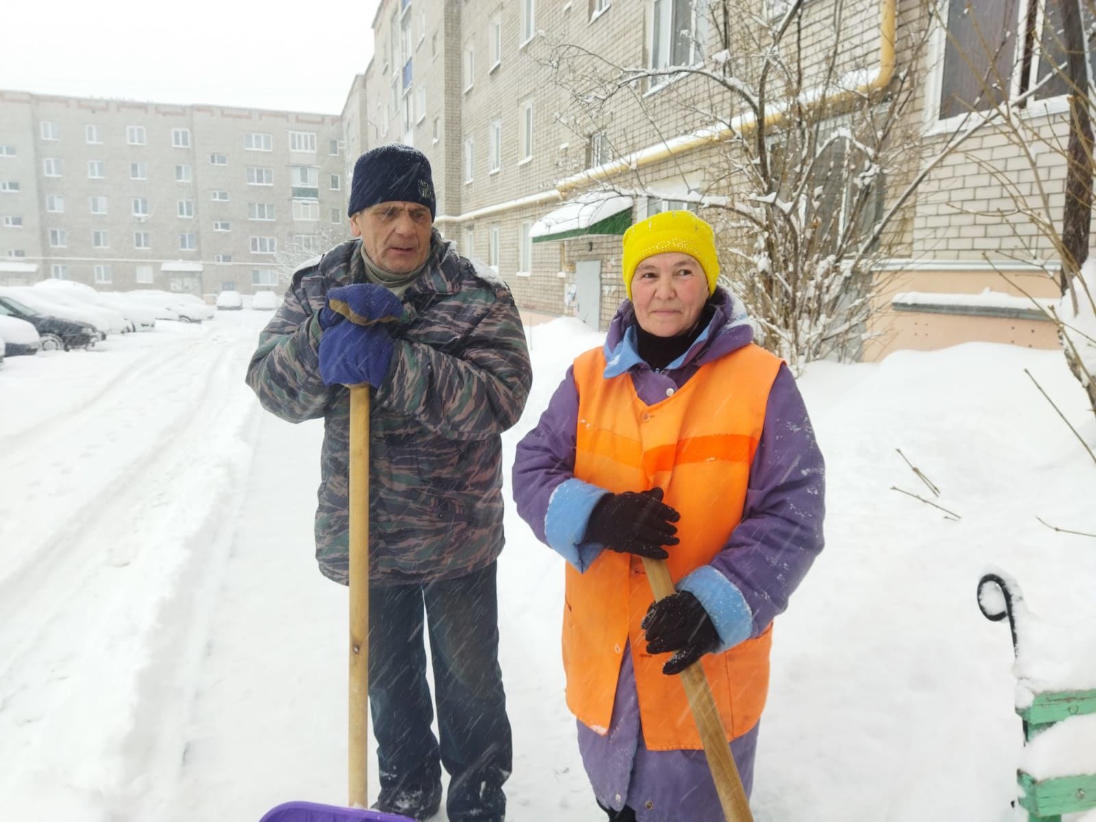 Борьба со снегом в городе продолжается