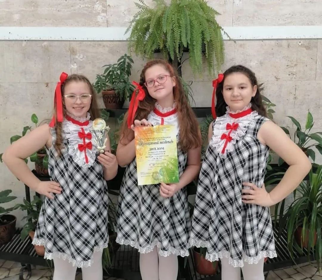 Юные таланты Менделеевска успешно выступили в конкурсе «Музыкальный звездопад»