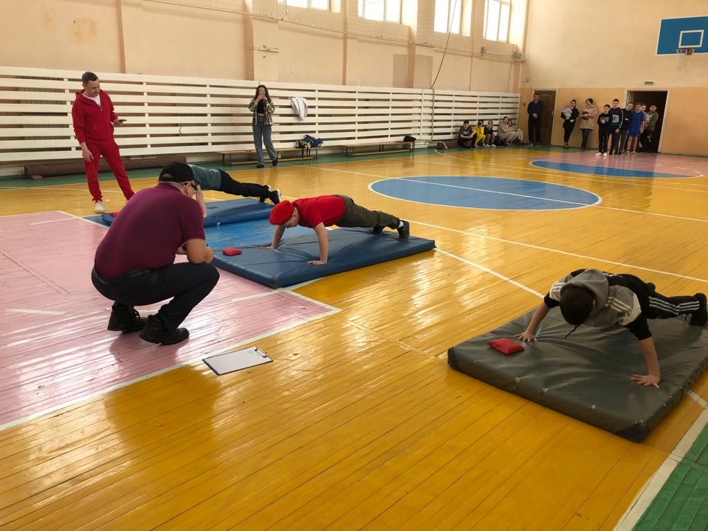 Менделеевские школьники приняли участие в военно-спортивной игре